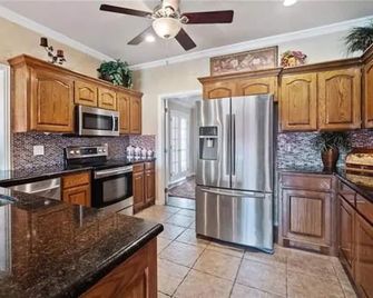 Luxurious & Spacious 6BR w/ Pool/Kayak/Lake/Golf - Cleburne - Kuchyň