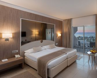 Hotel Tour Khalef - סוס