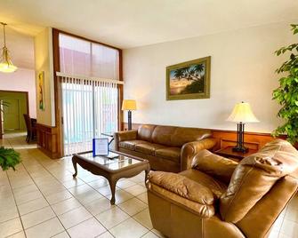 Vista Verde 145 - Comfortable Condo in Brownsville - Brownsville - Living room