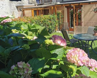 B&B La Maison D' Amelie Camere e Appartamenti - Torgnon - Patio