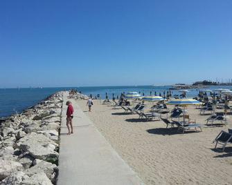Appartament on the Beach With big Balcony 'seaview' for 7 Persons in Rimini - Rimini - Beach