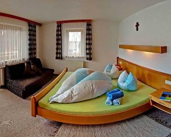 Ferienwohnungen Tannheim - Sommerbergbahn inklusive - Martina Fügenschuh - Tannheim - Schlafzimmer