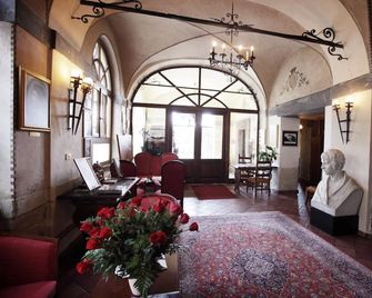 Relais Il Postiglione - Antica Posta dei Chigi - Campagnano di Roma - Lobby