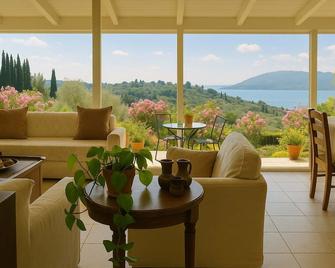 Oka Aqua Paradise - Panoramic Seaview With Pool - Patras - Salon