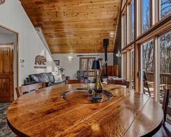 Sqyrls Nest - Berkeley Springs - Eetruimte