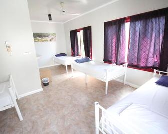 Asylum Cairns Hostel - Cairns - Bedroom