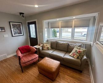 Downtown Rockford Duplex - Rockford - Sala de estar