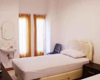 Victoria Guest House - Ambon - Chambre