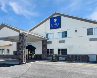 Reston Inn & Suites - Spencer - Building