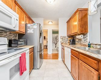 The Blue Burble Inn - Fayetteville - Kitchen