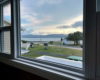 Sea Breeze Motel - Ingonish - Balcón