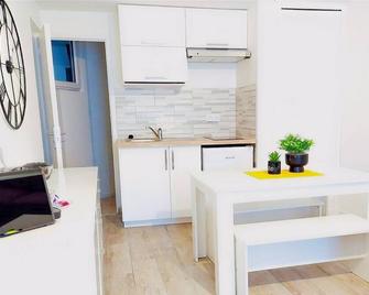 Résidence La Cocarde, Suites type Appartements - Bourges - Küche