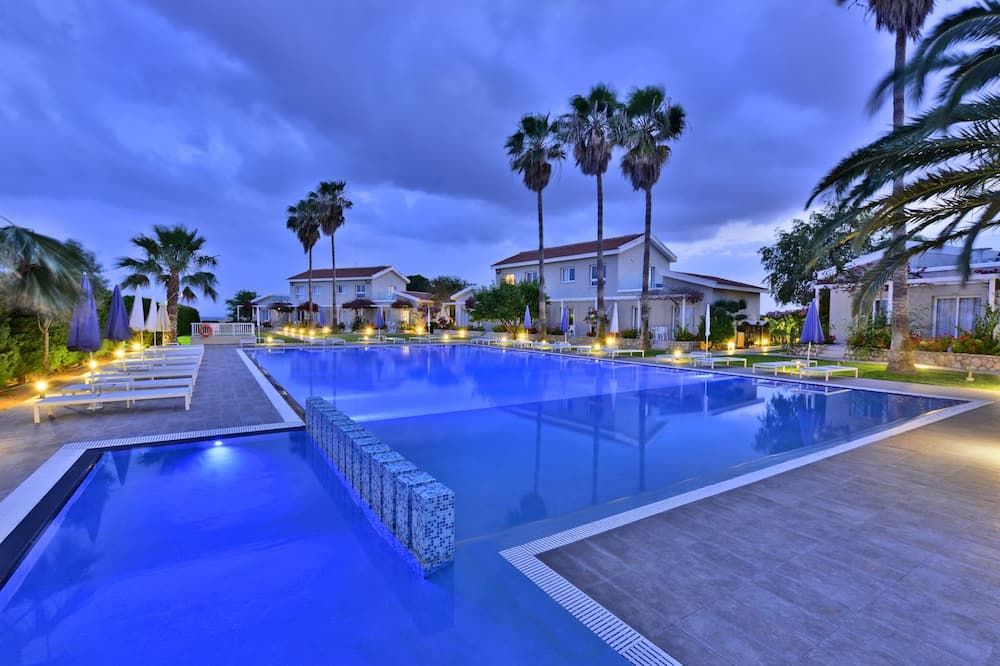 Mon Repos Hotel - איה נאפה - בריכה