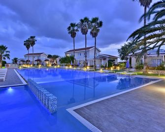 Mon Repos Hotel - Ayia Napa - Piscina