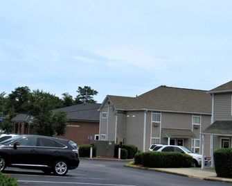 Intown Suites Extended Stay Birmingham Al - Homewood - Birmingham - Eetruimte