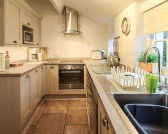 Nurses Cottage, Family Friendly In Hawkshead - Hawkshead - Kitchen