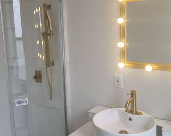 'Stay in your very own Cozy Shelter'! - McKees Rocks