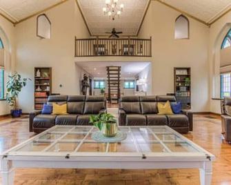 The Chapel Retreat - Wingham - Lobby
