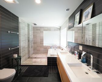 Charming 6 Bdrm Countryside Stay, Sauna and HotTub - Great Barrington - Baño