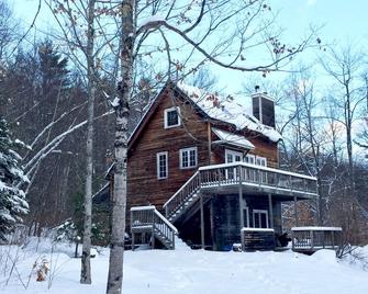 Romantic Cabin Rental with Great Views in Southern Vermont - Newfane - Edificio