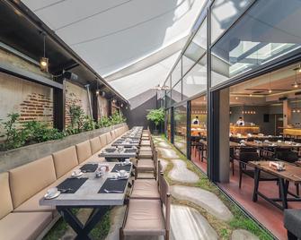 Iota Hotel Tbilisi - טביליסי - מסעדה