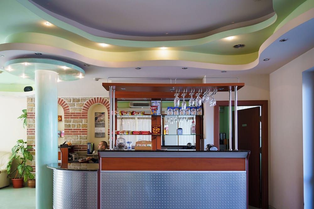 Dionis Hotel - וארנה - דלפק קבלה
