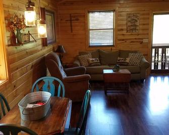 Sundancer Cabin Caddo River!!!!! Great Getaway !!!!!!!! River Access!! - Glenwood - Living room