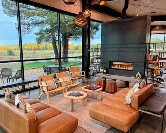 Backland - Williams - Lounge