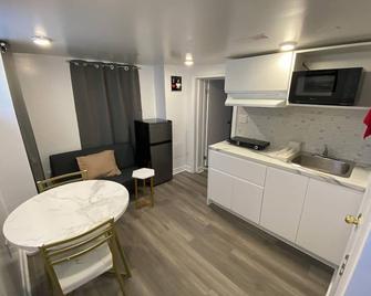 Cute Little Jr. 1Bdr Bsmt unit - Great location/Superclean - Toronto - Kitchen