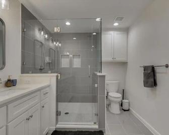 Amazing Haven Home With Private Pool - Grand Prairie - Baño
