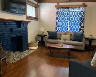 New! Fully Remodeled 1910 Craftsman Style Home - Atchison - Living room