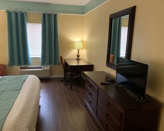 Deluxe 6 Inn & Suites - Olmito