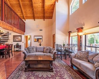 Mountain View Playhouse Near Yosemite & Bass Lake - Oakhurst - Wohnzimmer