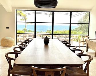 Mas du Loriot - Murs - Dining room