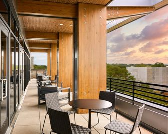 AC Hotels by Marriott Charlotte SouthPark - Charlotte - Balcón