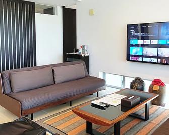 Kariyushi Condominium Resort Onna Maeda Base - Onna - Sala de estar