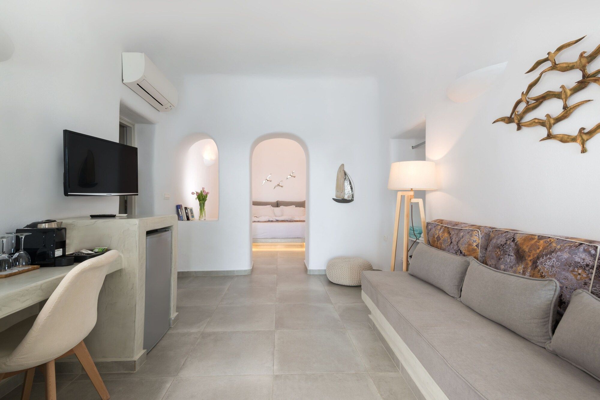 Adamant Suites - פירה - סלון