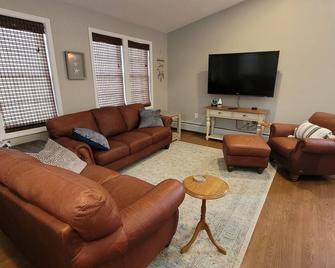 Welcome to your home away from home! - Sylvan Beach - Sala de estar