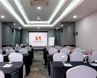 Swiss-Belexpress Cideng - Jakarta - Meeting room