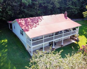 Back Your Boat Into Center Hill Lake From Our Home! Swim, Fish, Hunt, Relax! - Baxter - Building