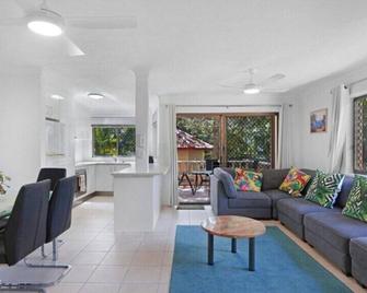 Mermaid / Nobby Beach Walk to Beach & Restaurants - Bundall - Obývací pokoj