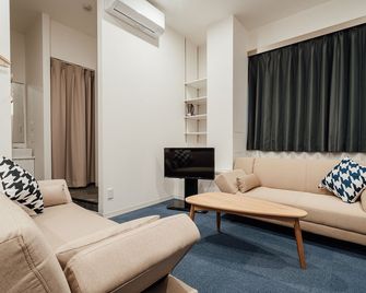 Playsis East Tokyo - Tokyo - Living room