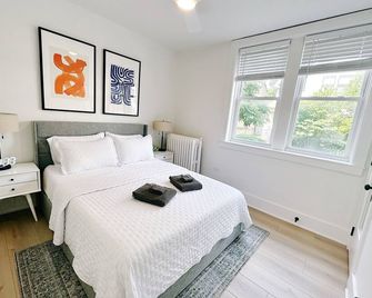 Cozy Neighborhood Escape: Near Northwestern-Chicago-Beaches & More - Evanston - Bedroom