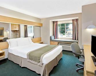 Microtel Inn & Suites by Wyndham Raleigh Durham Airport - Morrisville - Bedroom
