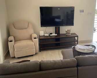 2 BR Beachfront villa in Playa Caracol 75 min from panama city. price in CDN - Punta Chame - Sala de estar