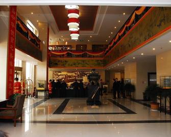 Chunqiu Hotel - Ťi-ning - Salónek