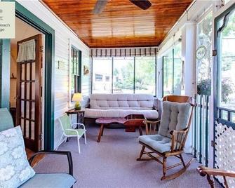 Classic Cottage by the Beach! - Fort Erie