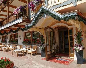 Hotel Malder - Soraga - Patio