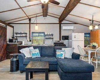 Spring River Fishing Cabins #1 - Maple - Dogs ok - Miami - Wohnzimmer