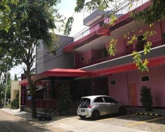 Pink House - Probolinggo - Building
